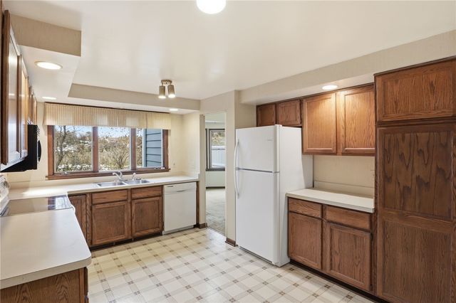 10 Creek Rdg, Pittsford, NY 14534