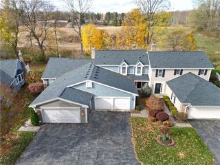 10 Creek Rdg, Pittsford, NY 14534