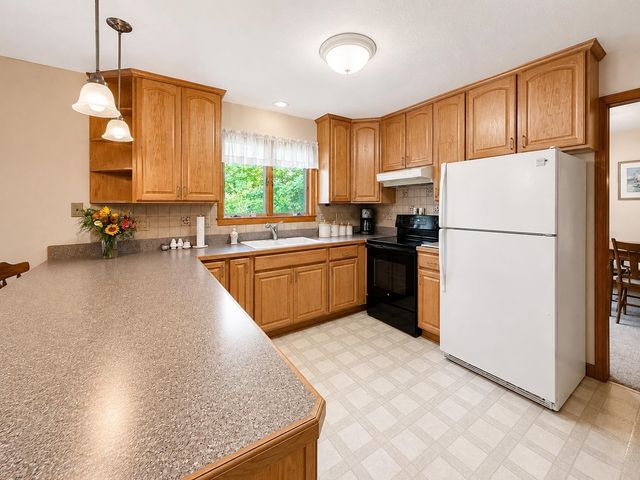 11 Rivendell Drive, Essex Junction, VT 05452