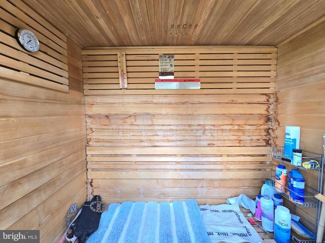 7701 IVY OAK DR, Gaithersburg, MD 20877