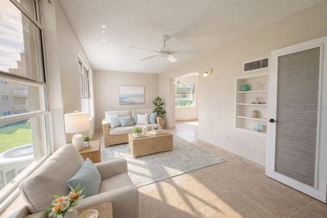 2402 ECUADORIAN WAY 40, Clearwater, FL 33763