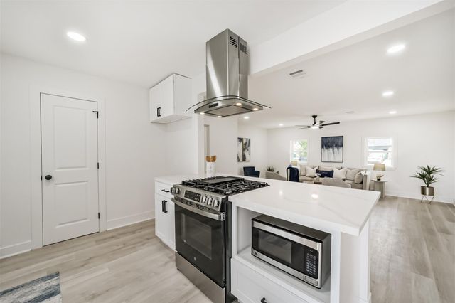 1110 Dunstan Road, Pasadena, TX 77502
