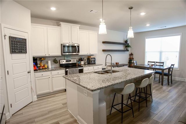 5329 Fox Hill Lane, Oakwood, GA 30566