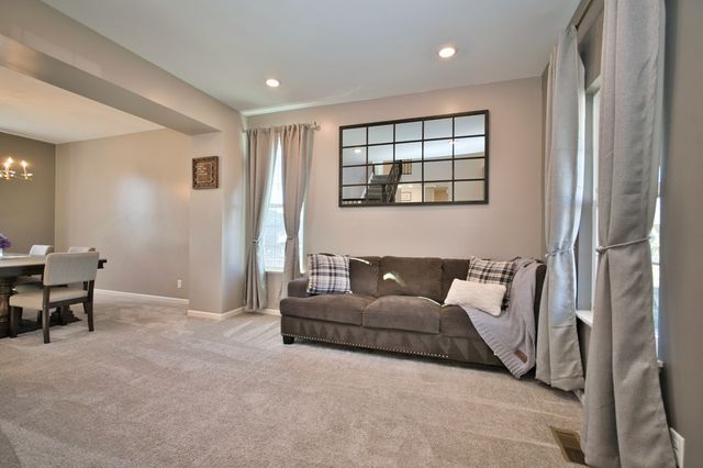 574 Coach Road, Yorkville, IL 60560