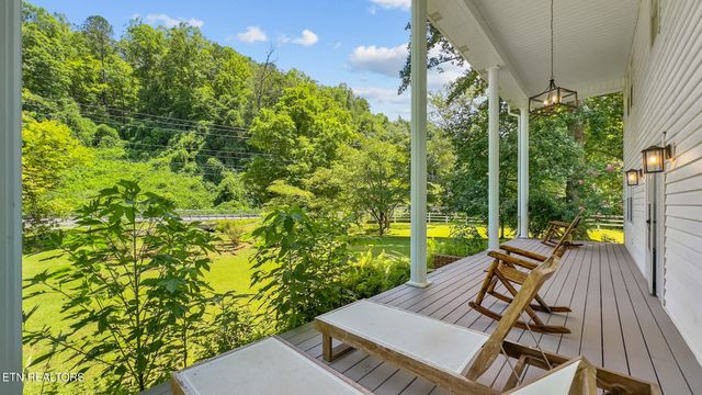 1139 Glades Rd, Gatlinburg, TN 37738