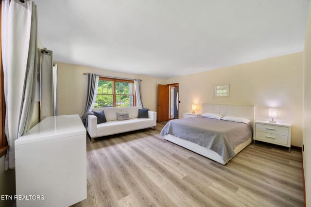 1139 Glades Rd, Gatlinburg, TN 37738