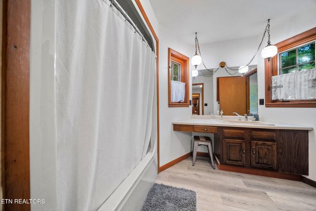 1139 Glades Rd, Gatlinburg, TN 37738