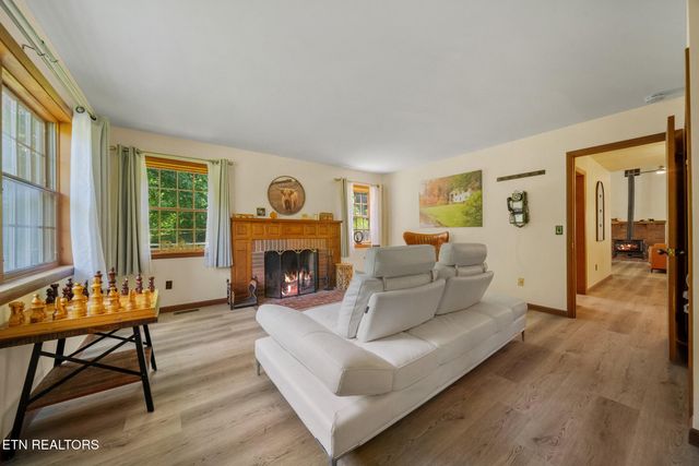 1139 Glades Rd, Gatlinburg, TN 37738