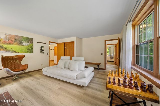 1139 Glades Rd, Gatlinburg, TN 37738