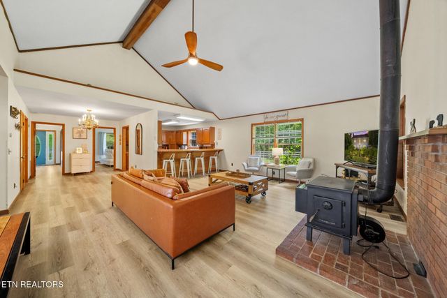 1139 Glades Rd, Gatlinburg, TN 37738