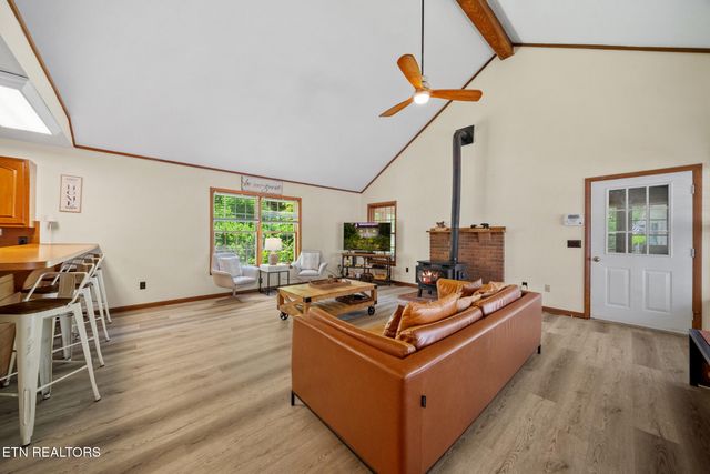 1139 Glades Rd, Gatlinburg, TN 37738