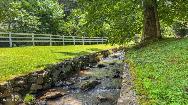 1139 Glades Rd, Gatlinburg, TN 37738