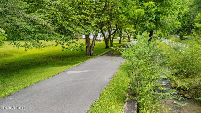 1139 Glades Rd, Gatlinburg, TN 37738