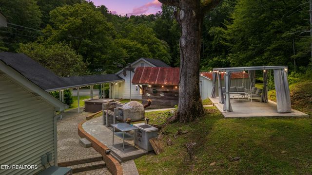 1139 Glades Rd, Gatlinburg, TN 37738