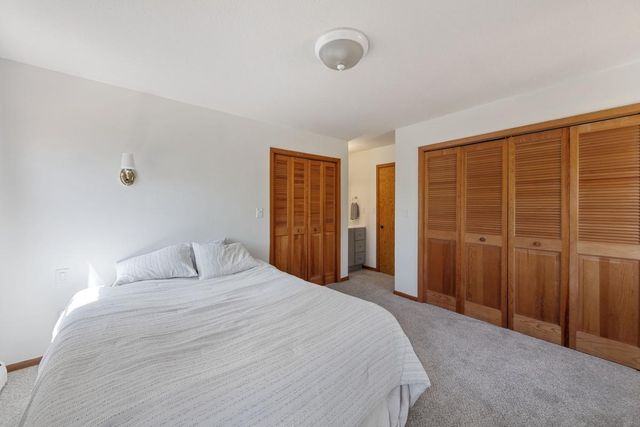 327 Krattley Lane, Hudson, WI 54016