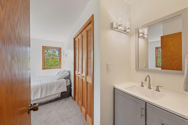 327 Krattley Lane, Hudson, WI 54016