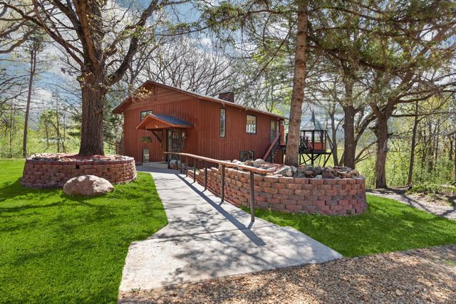 327 Krattley Lane, Hudson, WI 54016