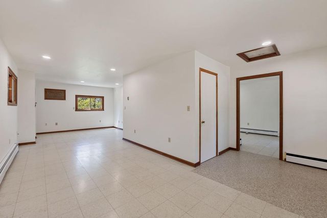 327 Krattley Lane, Hudson, WI 54016