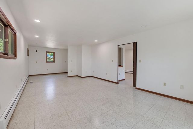 327 Krattley Lane, Hudson, WI 54016