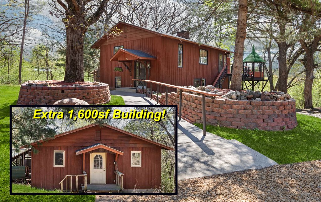 327 Krattley Lane, Hudson, WI 54016