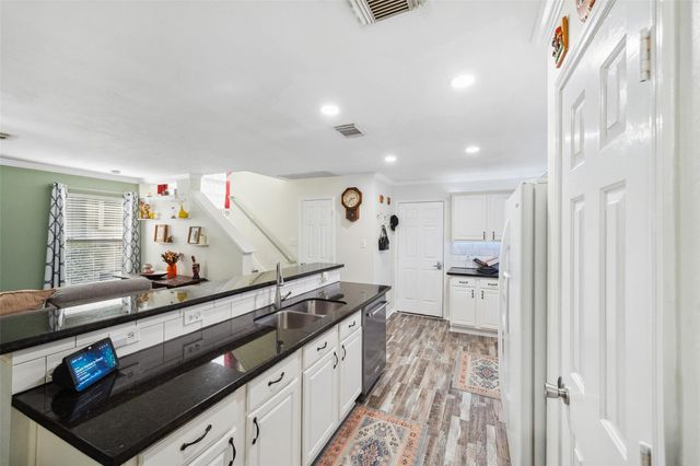 38 Wineberry Place, The Woodlands, TX 77382