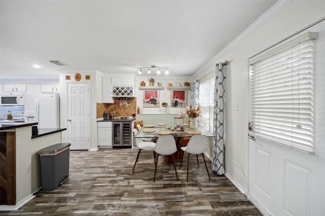 38 Wineberry Place, The Woodlands, TX 77382