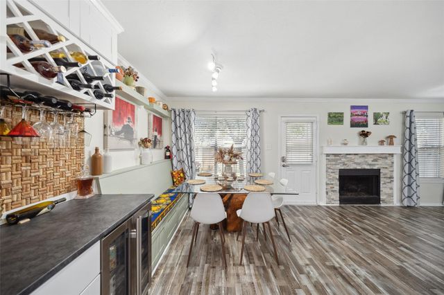 38 Wineberry Place, The Woodlands, TX 77382