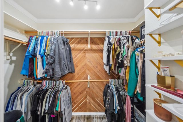 38 Wineberry Place, The Woodlands, TX 77382