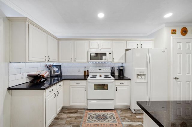 38 Wineberry Place, The Woodlands, TX 77382