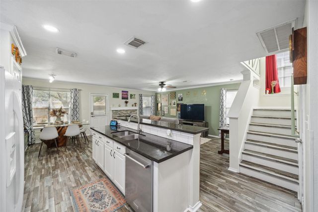 38 Wineberry Place, The Woodlands, TX 77382