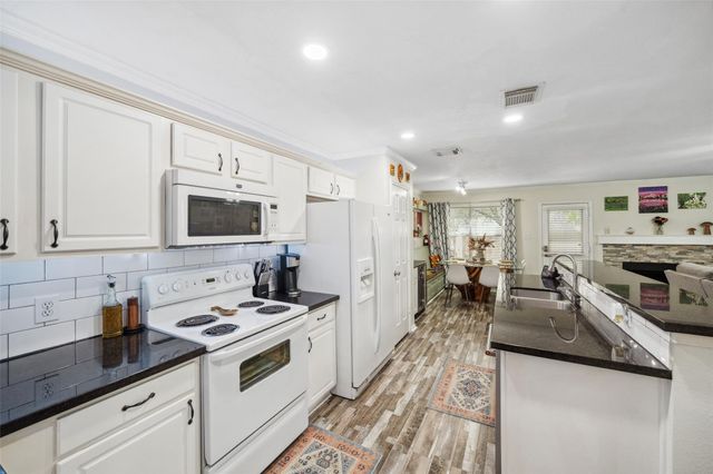 38 Wineberry Place, The Woodlands, TX 77382