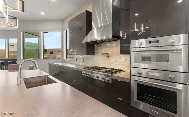 668 Dragon Peak Drive, Henderson, NV 89012