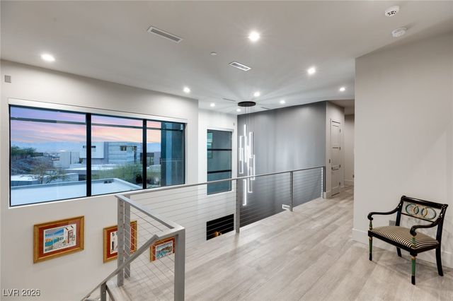 668 Dragon Peak Drive, Henderson, NV 89012