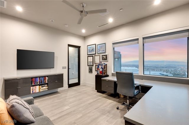 668 Dragon Peak Drive, Henderson, NV 89012