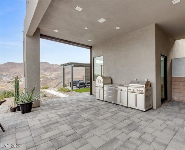 668 Dragon Peak Drive, Henderson, NV 89012