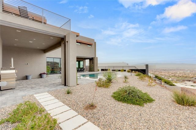 668 Dragon Peak Drive, Henderson, NV 89012