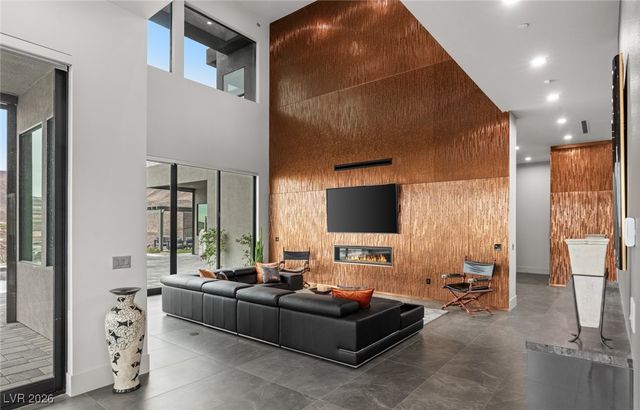 668 Dragon Peak Drive, Henderson, NV 89012