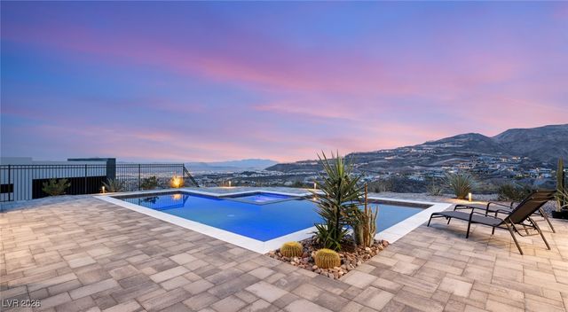 668 Dragon Peak Drive, Henderson, NV 89012