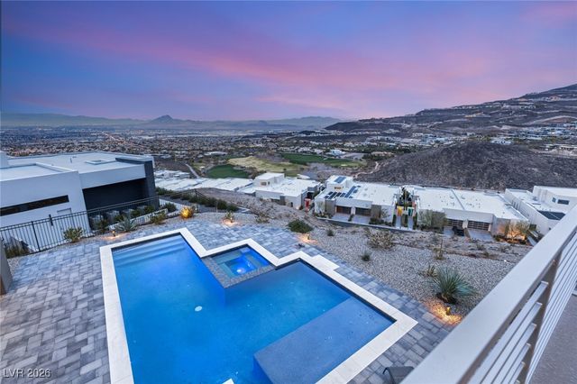 668 Dragon Peak Drive, Henderson, NV 89012