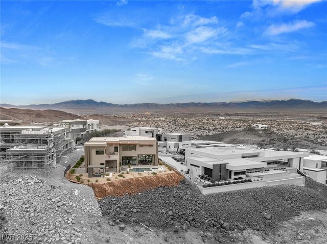 668 Dragon Peak Drive, Henderson, NV 89012