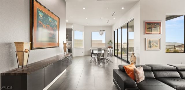 668 Dragon Peak Drive, Henderson, NV 89012