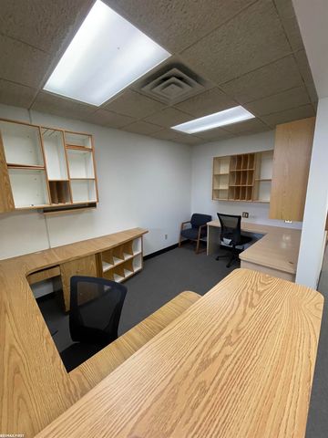 43301 Commons Drive, Shelby Twp, MI 48038