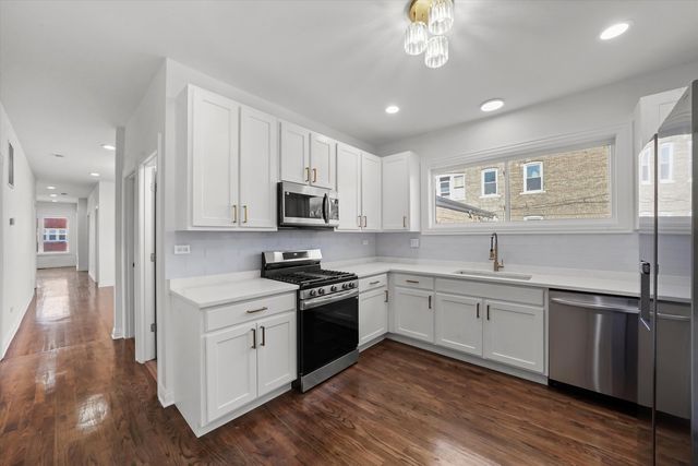 7955 S Harvard Avenue, Chicago, IL 60620