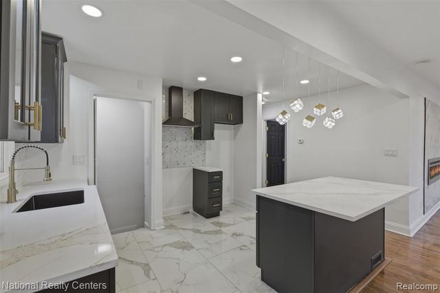 19766 Whitcomb Street, Detroit, MI 48235