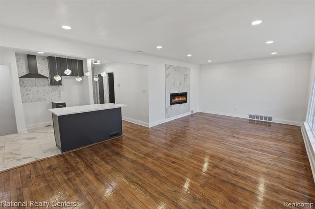 19766 Whitcomb Street, Detroit, MI 48235