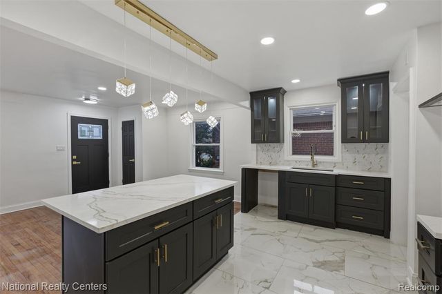 19766 Whitcomb Street, Detroit, MI 48235