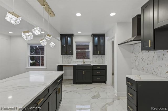 19766 Whitcomb Street, Detroit, MI 48235