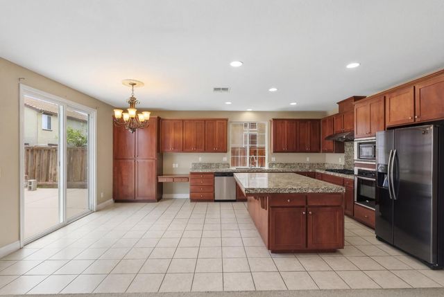 2153 Saddlebrook Way, Oakdale, CA 95361