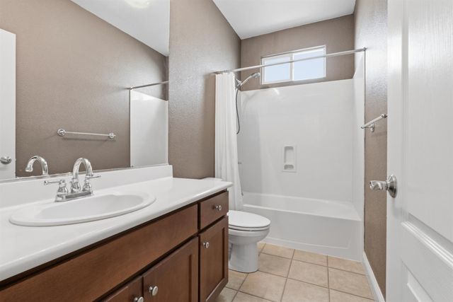 2153 Saddlebrook Way, Oakdale, CA 95361