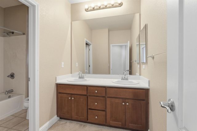 2153 Saddlebrook Way, Oakdale, CA 95361